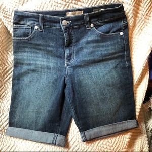 🌻Denim shorts size 8🌼